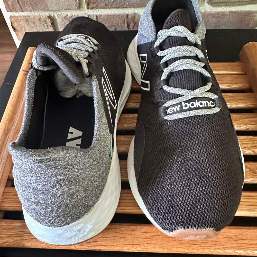 New Balance Black and Gray Sneakers with Breathable Mesh - Picture 10 of 16